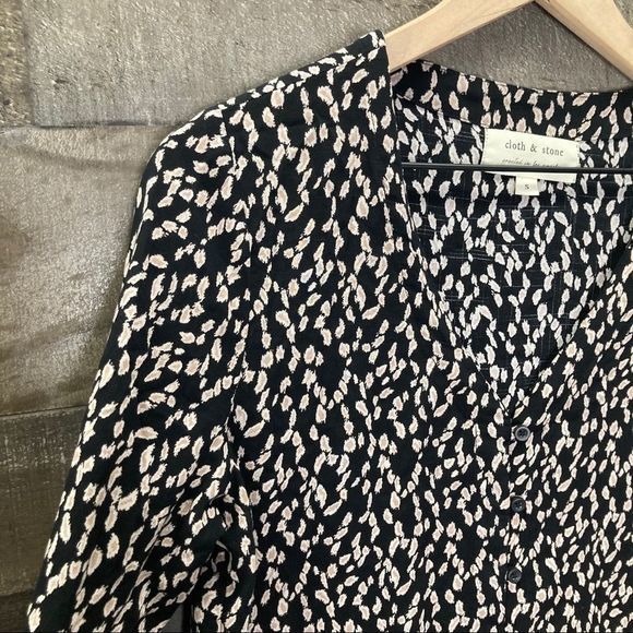 Cloth & Stone Knot Tie Button Down Top - Picture 5 of 10